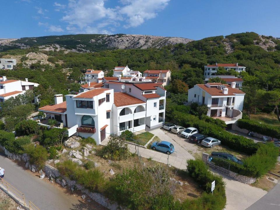 Domagoj D&D, Baska Apartment Luaran gambar