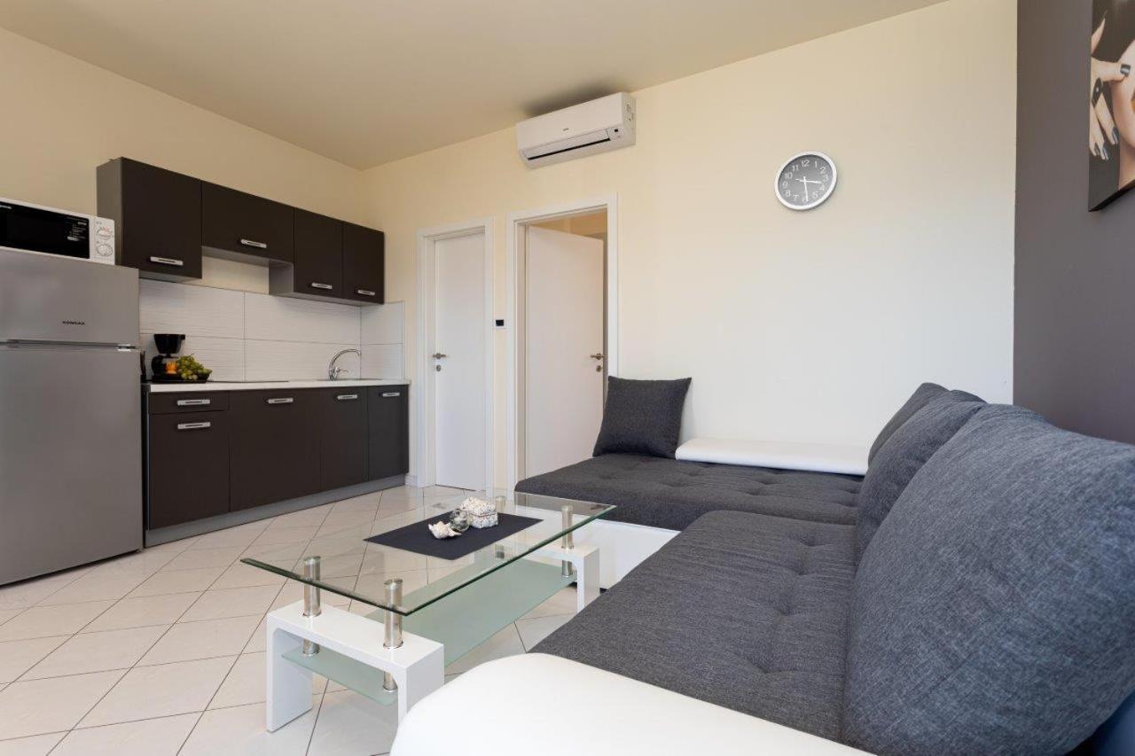 Domagoj D&D, Baska Apartment Luaran gambar