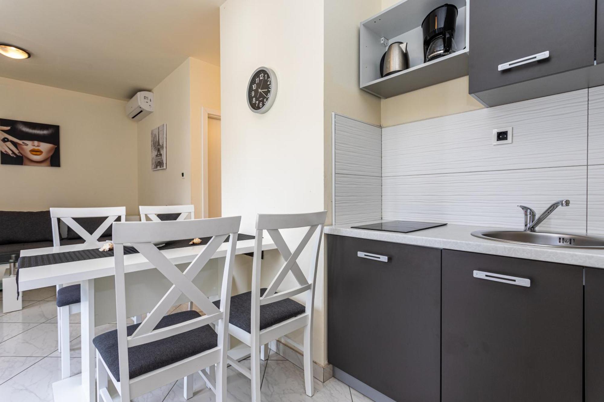 Domagoj D&D, Baska Apartment Luaran gambar